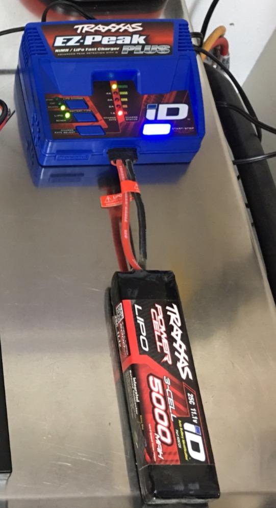 Traxxas 2970 EZ-Peak Plus 4-Amp NiMH/LiPo Fast Charger with ID Auto Battery Identification Vehicle customer photo 1