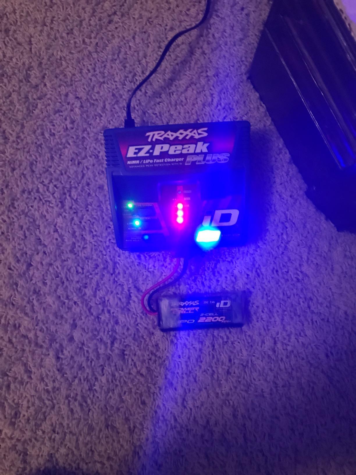 Traxxas 2970 EZ-Peak Plus 4-Amp NiMH/LiPo Fast Charger with ID Auto Battery Identification Vehicle customer photo 2