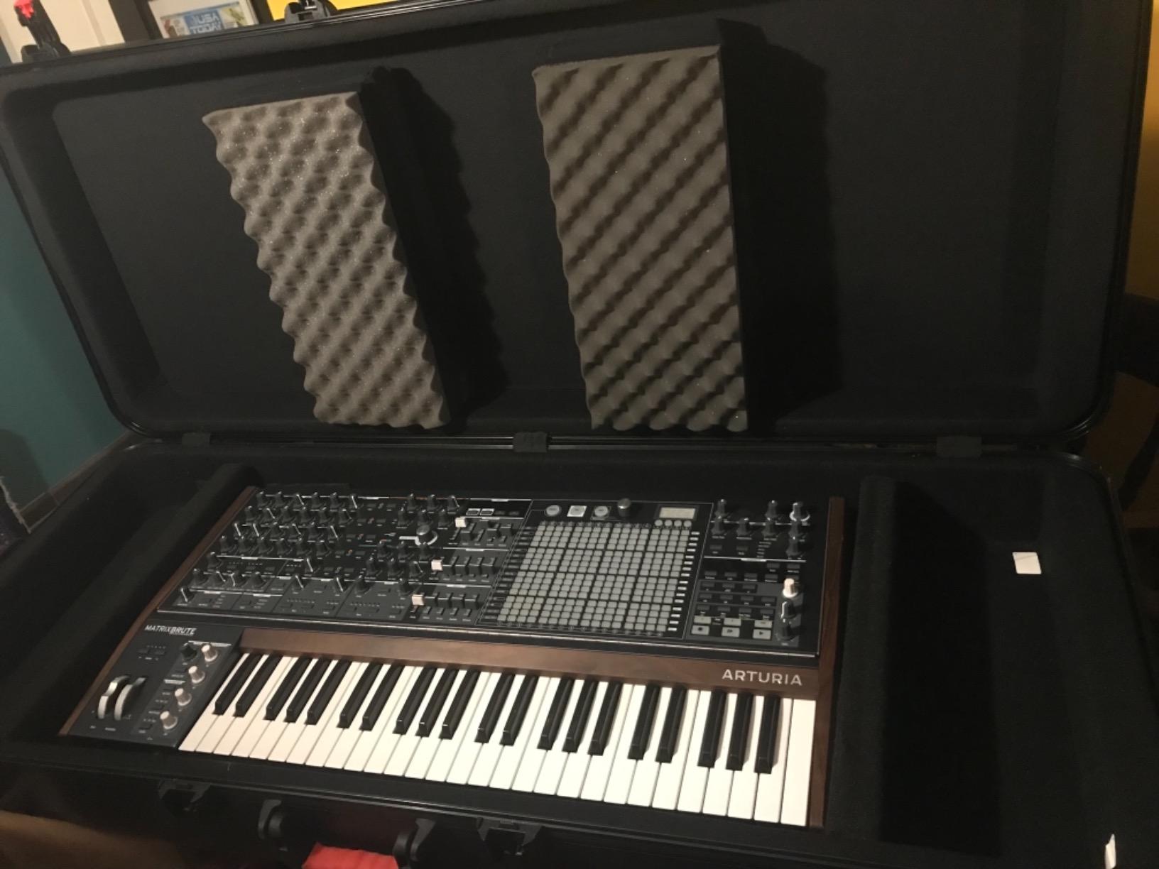 Gator Cases Frequent Flyer's Series Molded Flight Case for Deep 88-Note Keyboards with TSA Approved Locking Latches and Recessed Wheels, (GTSA-KEY88D) customer photo 2