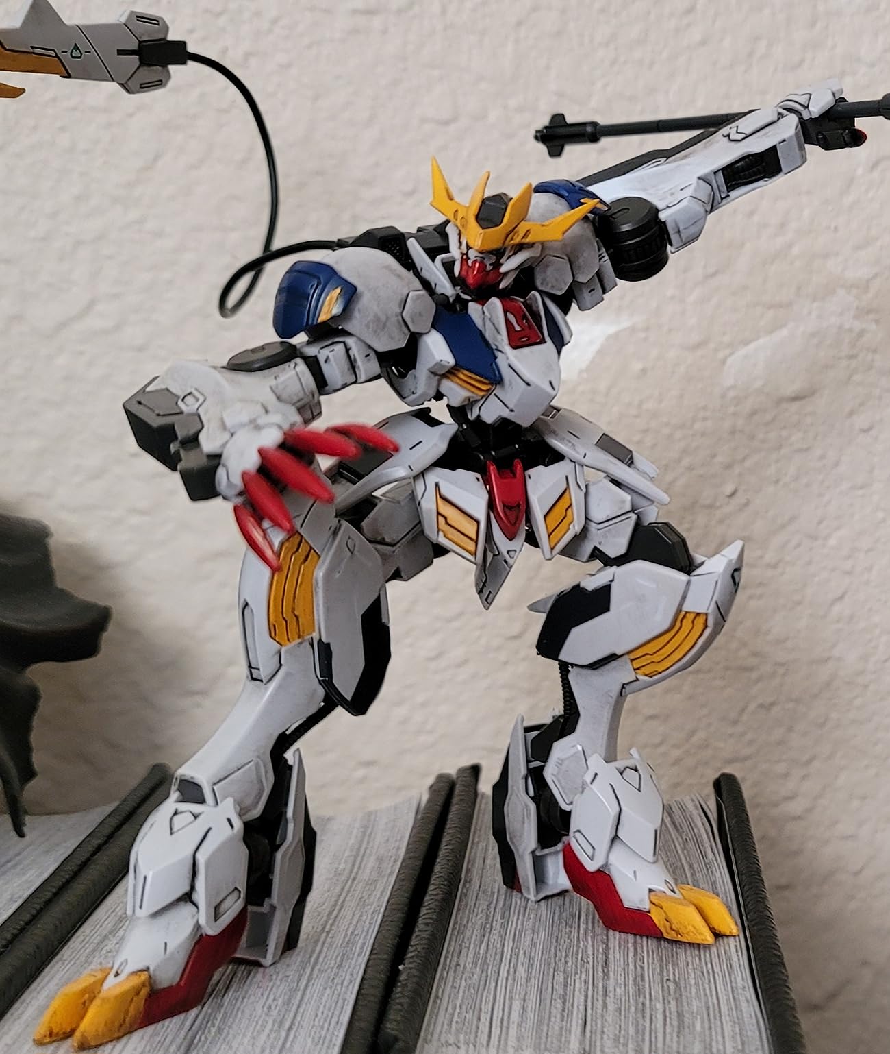 BANDAI Hobby - Gundam Iron-Blooded Orphans - No.33 Gundam Barbatos Lupus Rex, HG IBO 1/144 Model Kit,Multi-Colored,8