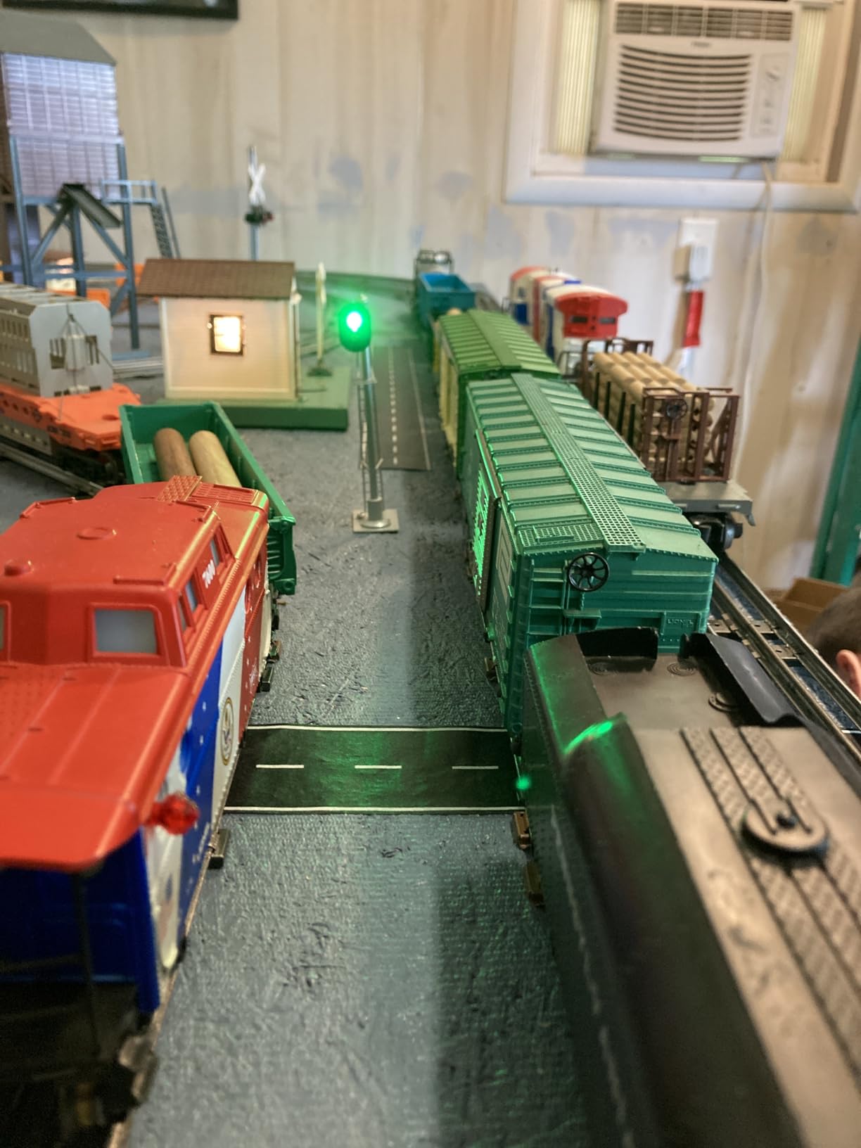 JTD433GR 2PCS Model Railroad Train Signals 2-Lights Block Signal 1:43 O Scale 12V Green-Red Traffic Lights for Train Layout New customer photo 1
