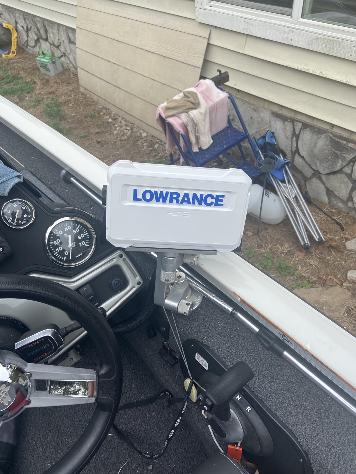 Lowrance HDS-Live Fish Finder, Multi-Touch Screen, Live Sonar Compatible, Preloaded C-MAP US Enhanced Mapping customer photo 1