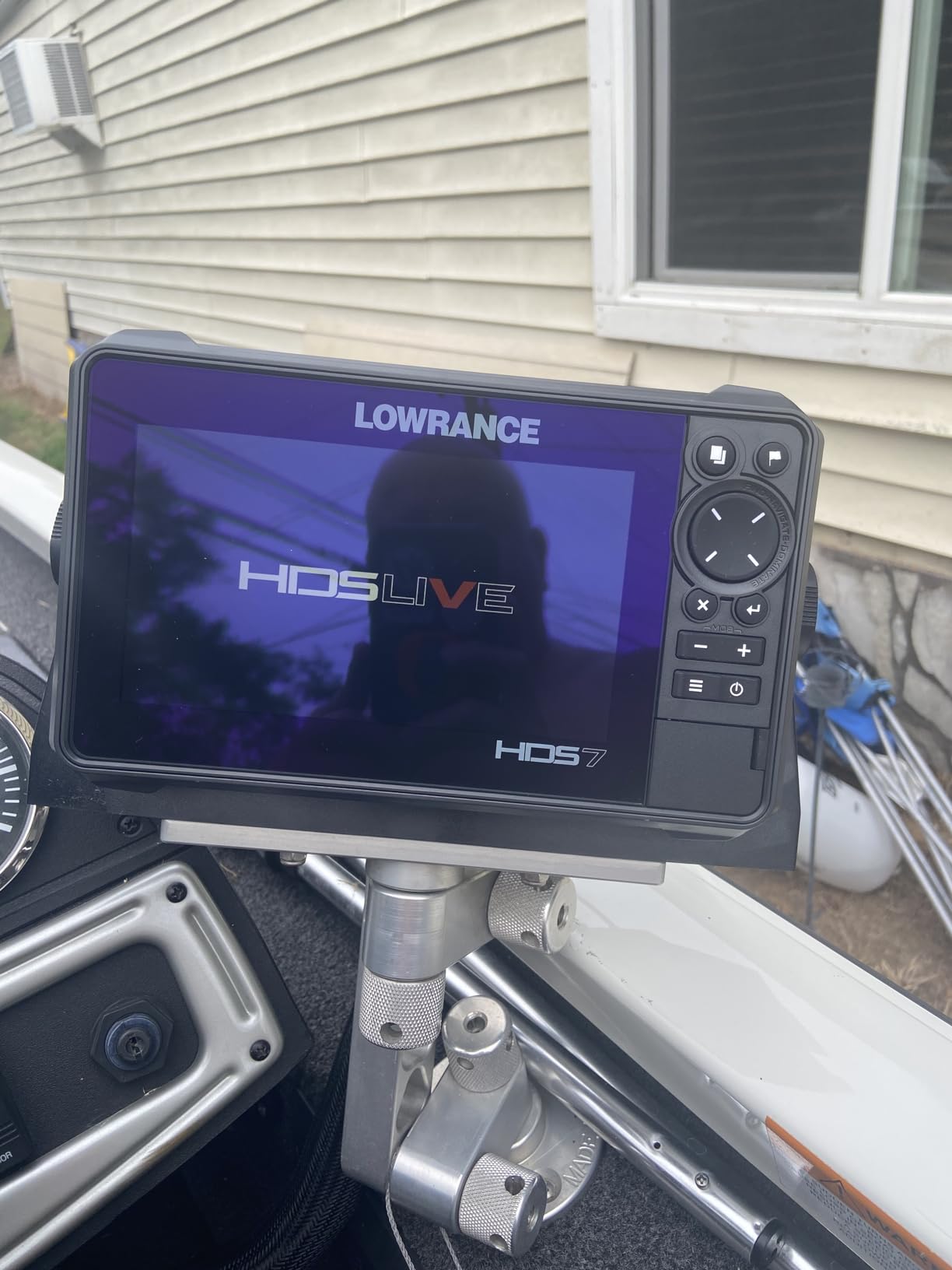 Lowrance HDS-Live Fish Finder, Multi-Touch Screen, Live Sonar Compatible, Preloaded C-MAP US Enhanced Mapping customer photo 2