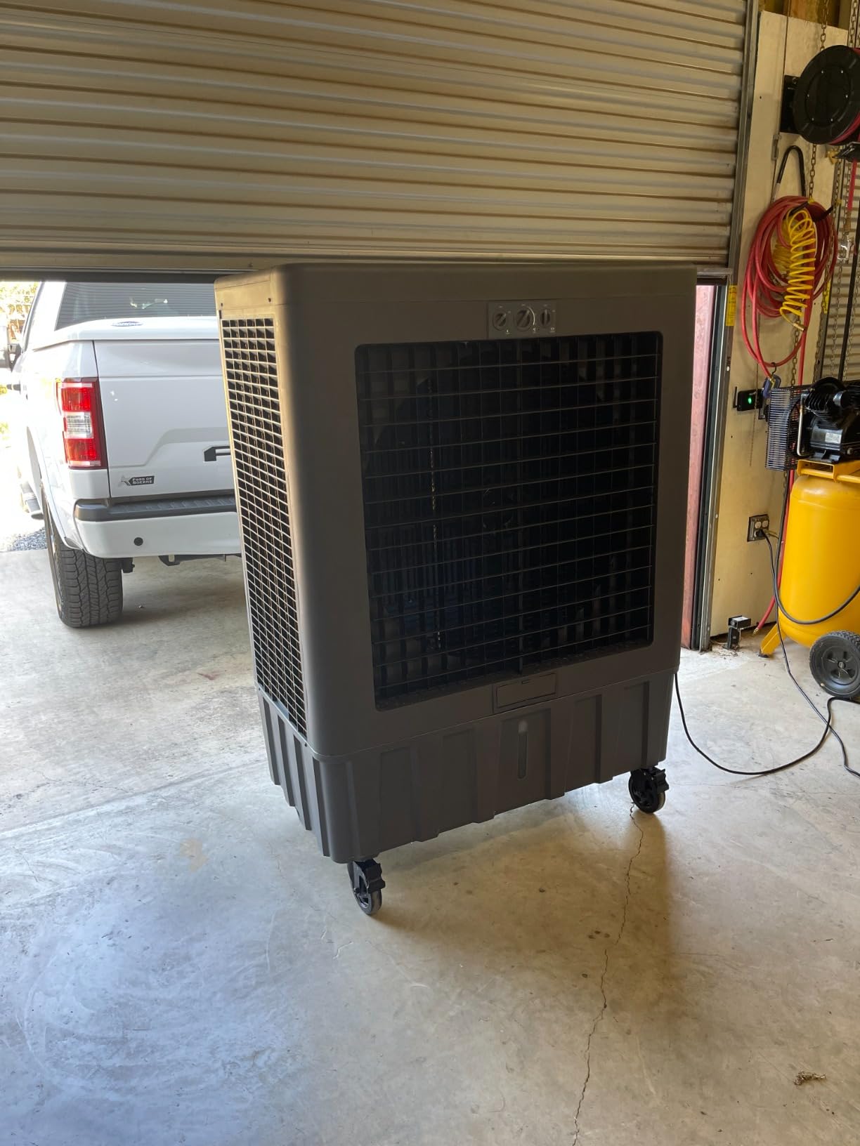 Hessaire MC92V Evaporative Cooler 11,000 CFM,Gray customer photo 1
