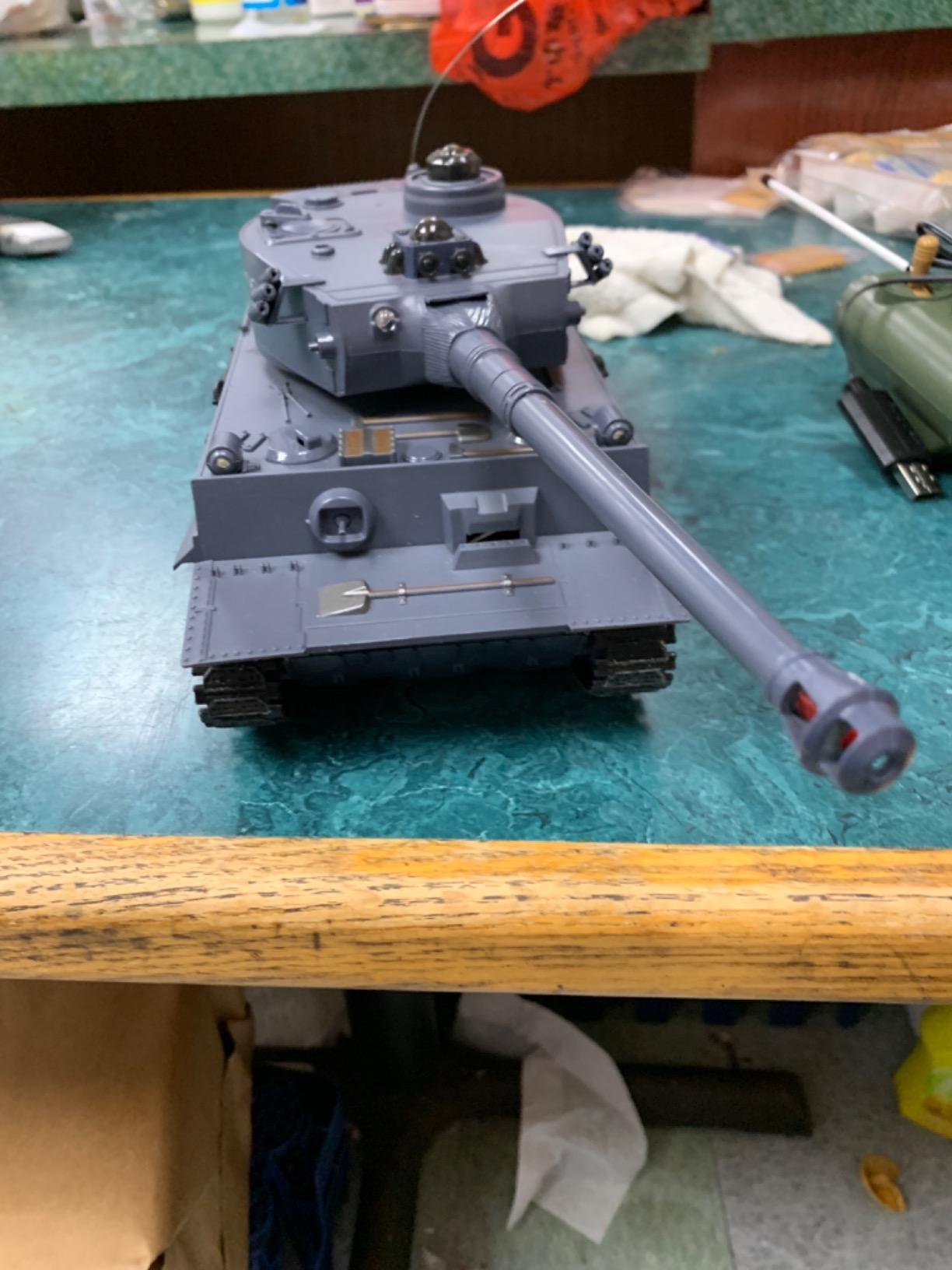 BEAURE Rc Tanks,1:28 WW2 M1A2 America Army Tank Toys for Boys,9 Channels Remote Control Cars with Sound and Light, RC Military Truck Vehicle for Kids Boys Girls (Khaki) customer photo 1