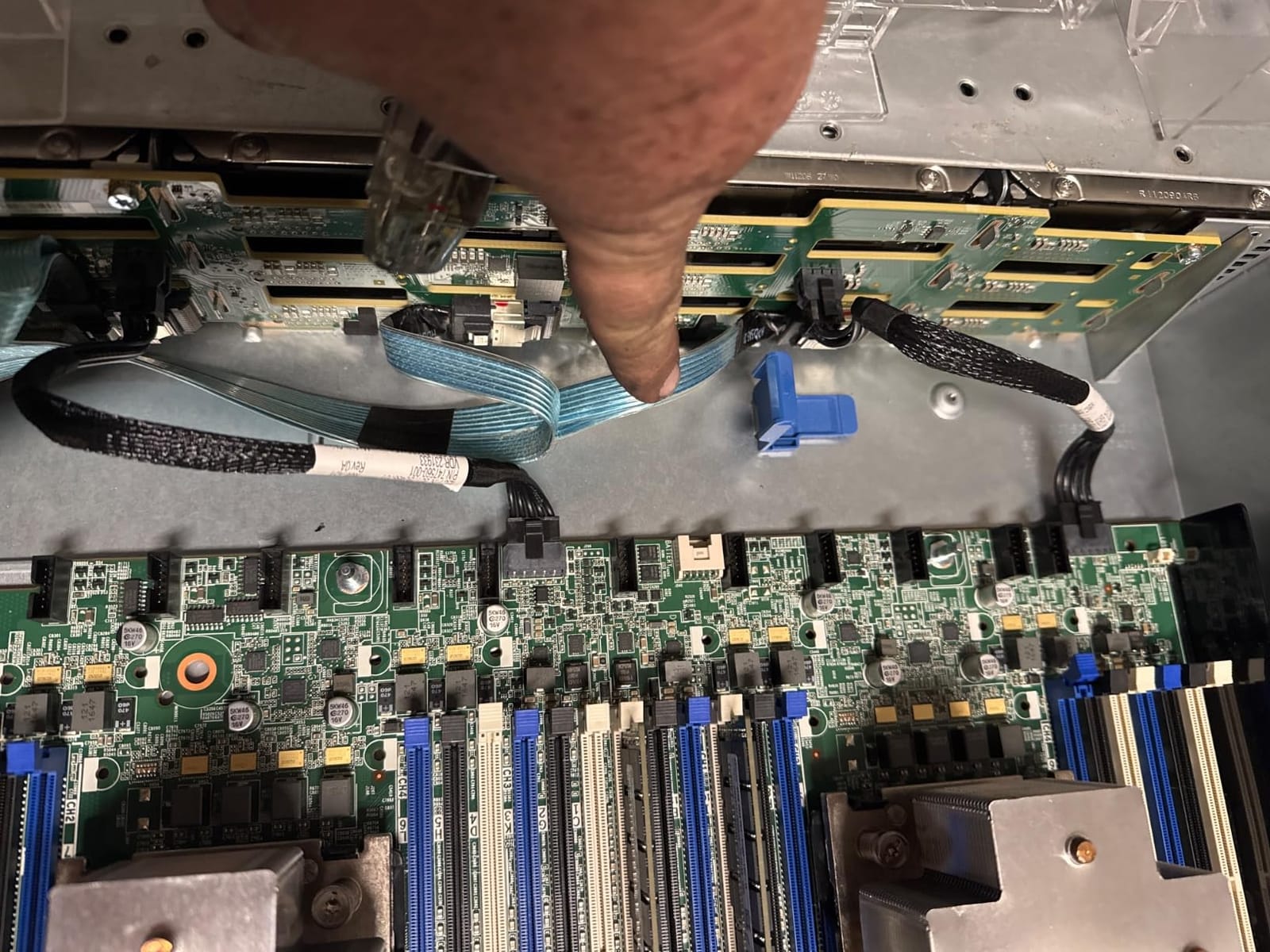 HP DL380 G9 Server / 2X E5-2670 V3 2.3GHz = 24 Cores / 128GB RAM / P840 / 12x 3TB SAS (Renewed) customer photo 2