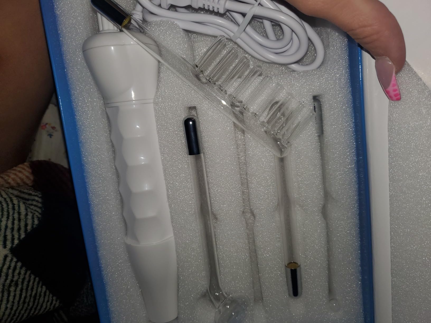 Quiet&Far High Frequency Facial Machine Skin Care Tool for Wrinkles Reducing Skin Tightening High Frequency Facial Wand with 4 Tubes customer photo 2