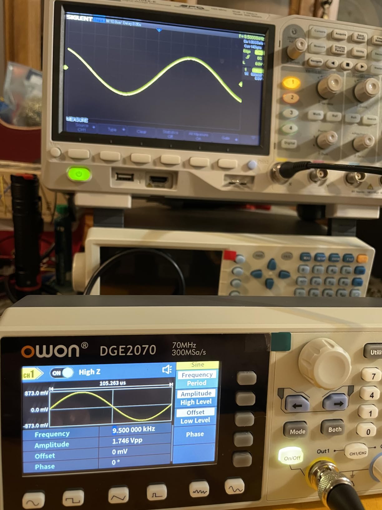 Dual-Channel Arbitrary Waveform Function Generator, 70MHz, 300MSa/s, 14-Bit customer photo 1