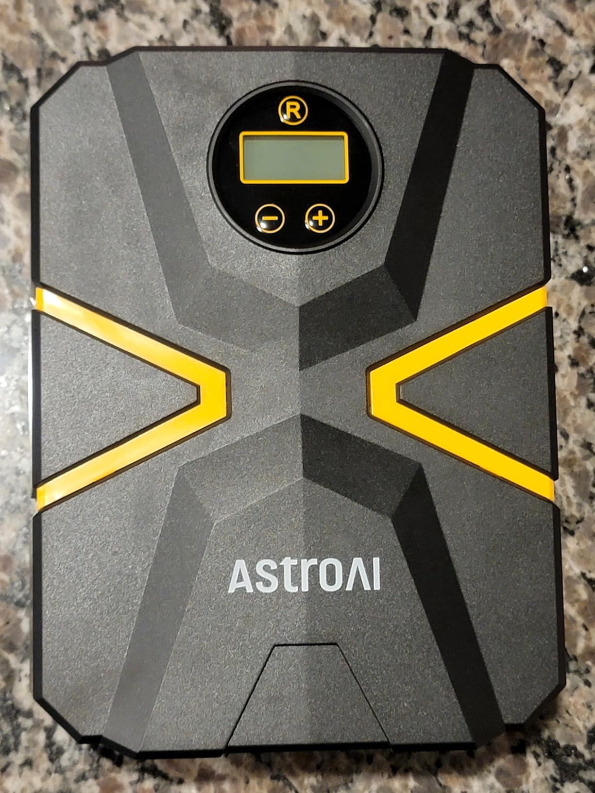 AstroAI S1 Tire Inflator Portable Air Compressor 12V DC with Digital Gauge customer photo 1