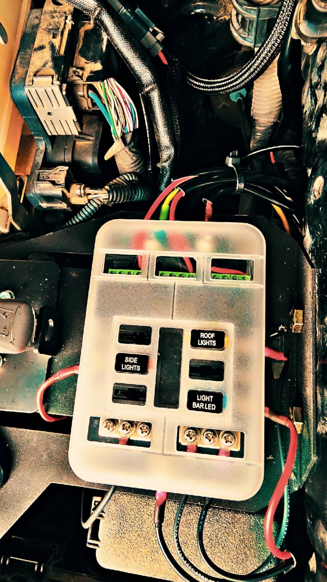 WUPP 12V Fuse Block with Relay, 6 Way Fuse Box with Acc Control, Universal Fuse Block and Relay Kit for Cars Trucks Marine Boat customer photo 2