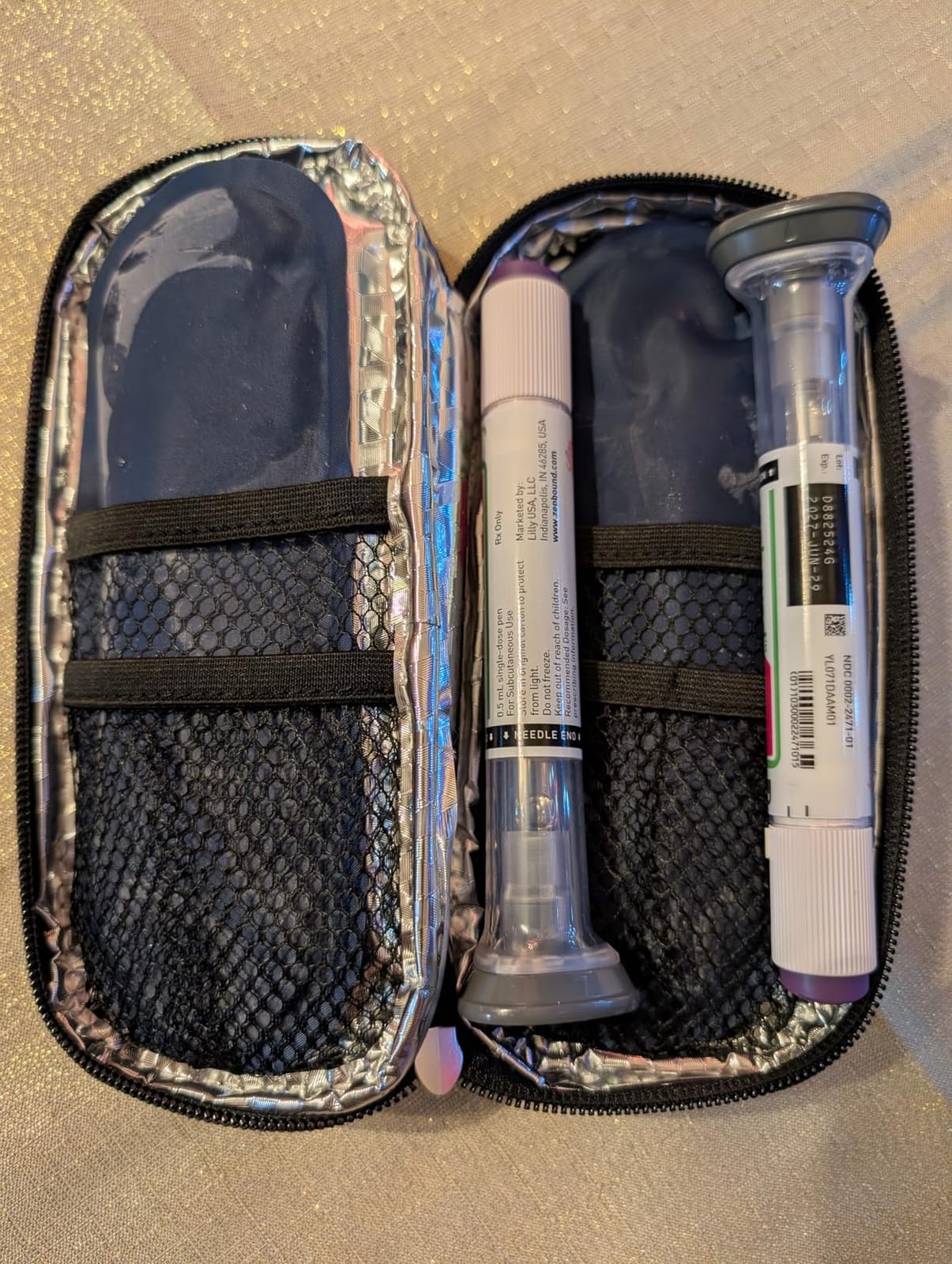 AUVON Lightweight Insulin Cooler Travel Case, 3-Layer Thickened Insulation customer photo 1