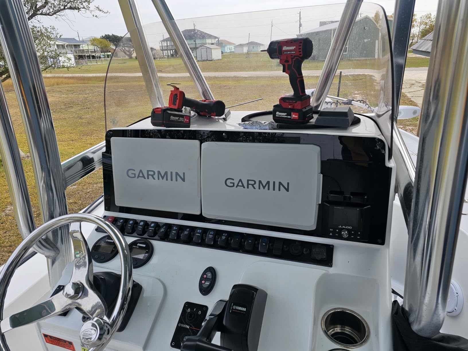 Garmin ECHOMAP Ultra 2 12-Inch 126sv Chartplotter (Black) customer photo 1