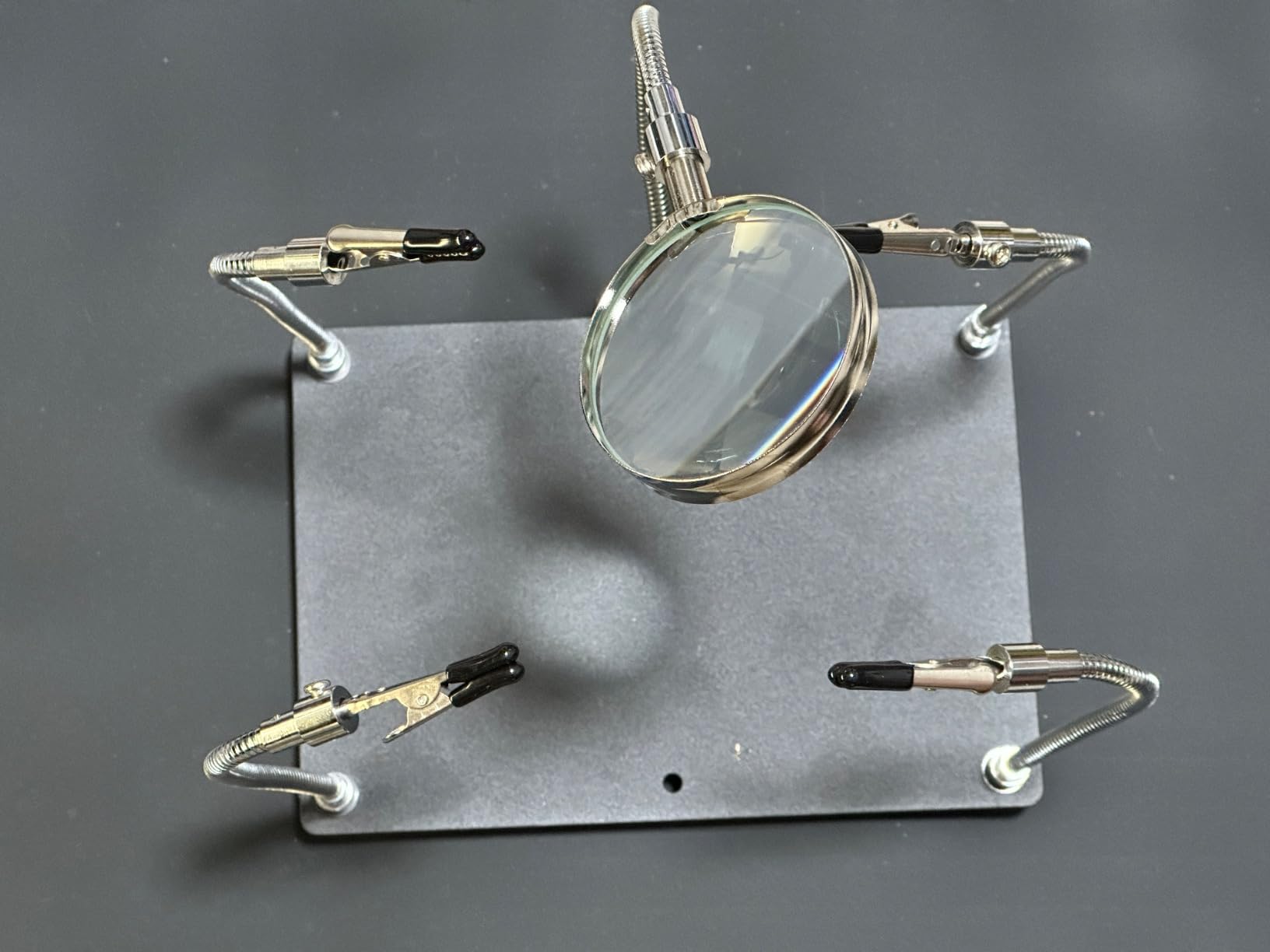 Kaisiking Helping Hands Soldering Station with Magnifying Glass customer photo 1