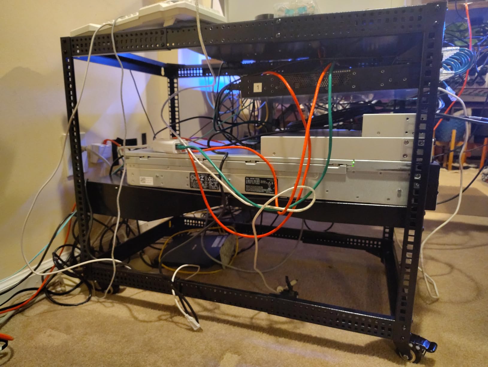 VEVOR 9U Open Frame Server Rack, 23''-40'' Adjustable Depth, Free Standing or Wall Mount Network Server Rack, 4 Post AV Rack with Casters, Holds All Your Networking IT Equipment AV Gear Router Modem customer photo 1